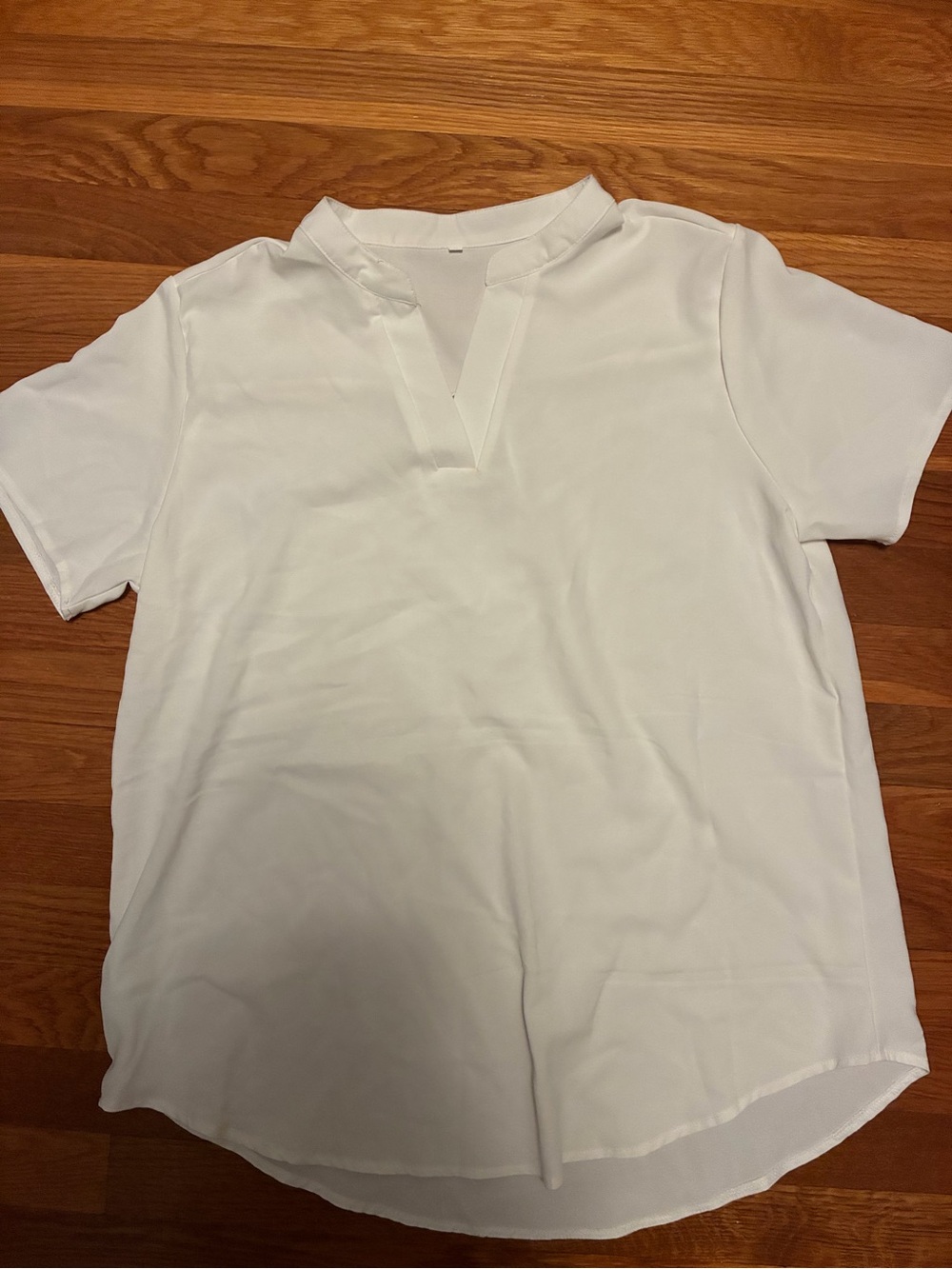 White women’s Short Sleeve V-Neck Tunic Top